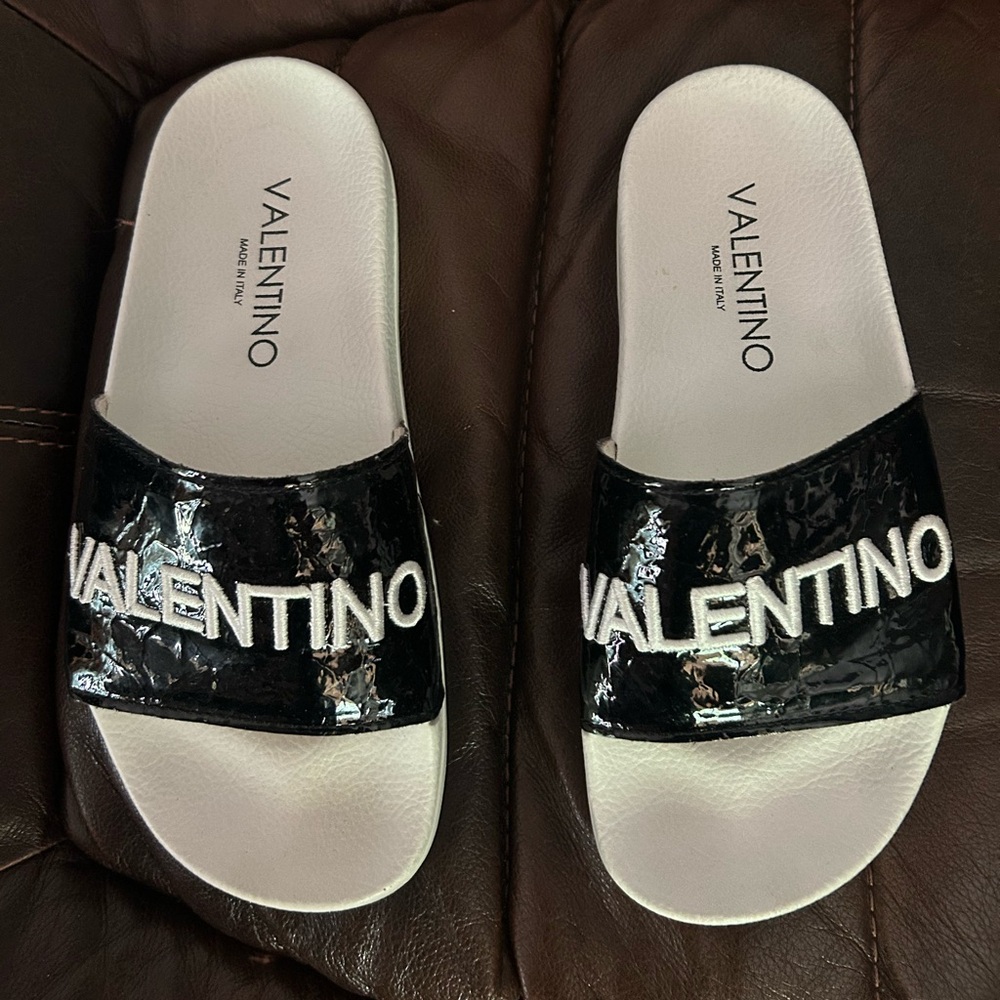Valentino black and white slides